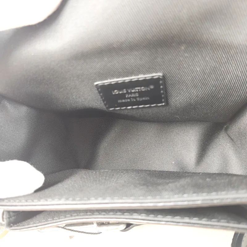 Louis Vuitton Crossbody Bag CARGO Camera Bag Black Calfskinmini23 × 10 × 14 cm — detail view 4 of 13