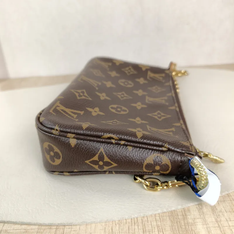 Louis Vuitton Shoulder Bag Pochette Accessoires Monogram PVC One Size22 × 4 × 13 cm — detail view 10 of 12