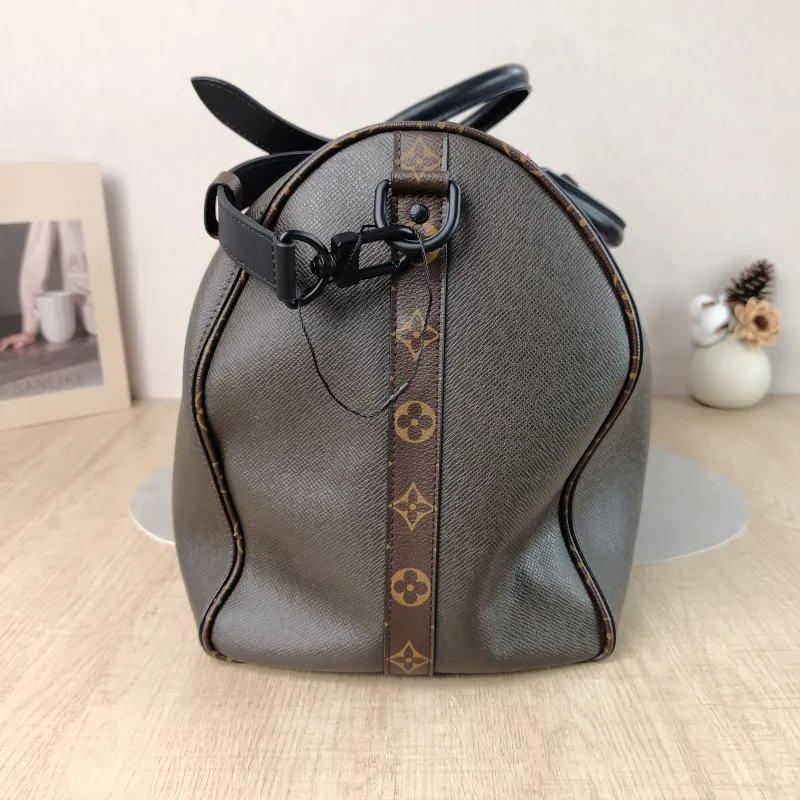 Louis Vuitton Top Handle Bag Keepall 50 Shoulder Strap Edition Green Calfskin One Size 50 × 23 × 29 cm — detail view 3 of 15