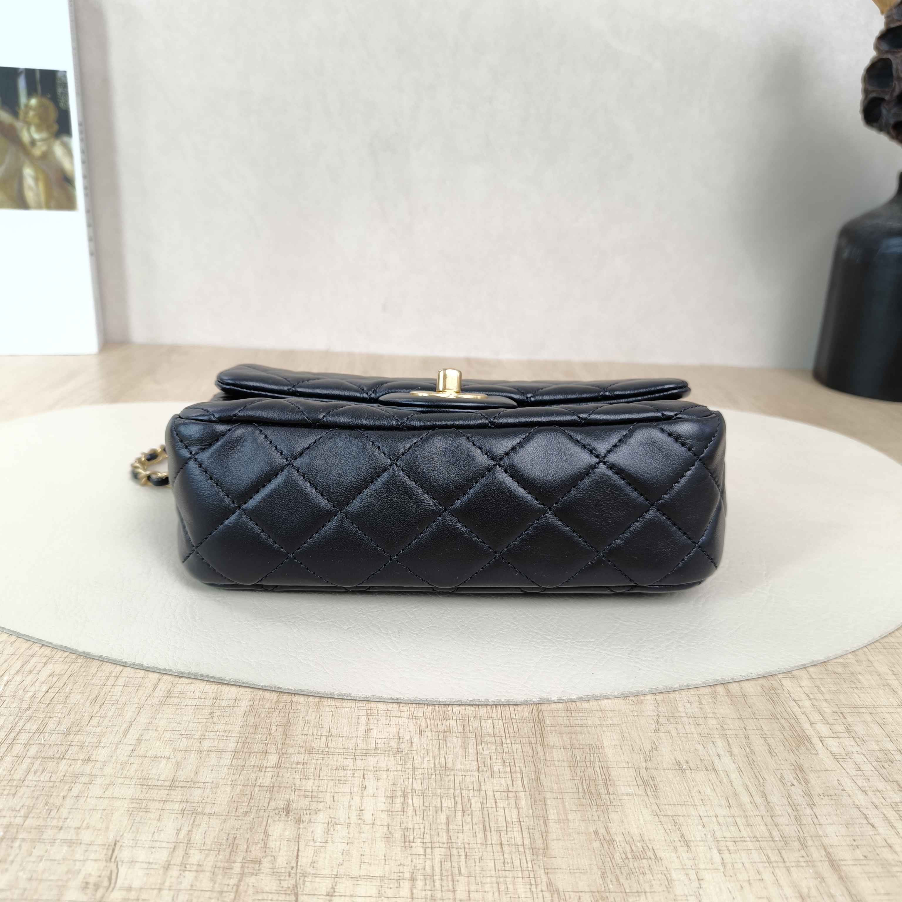 Chanel Crossbody Bag mini Black Lambskin One Size20 × 6 × 12 cm — cover view 4 of 6