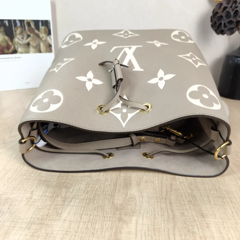 Louis Vuitton Shoulder Bag NÉONOÉ Bucket Bag · White Monogram Empreinte Embossed Calfskin Medium 26 × 17.5 × 26 cm — detail view 5 of 13
