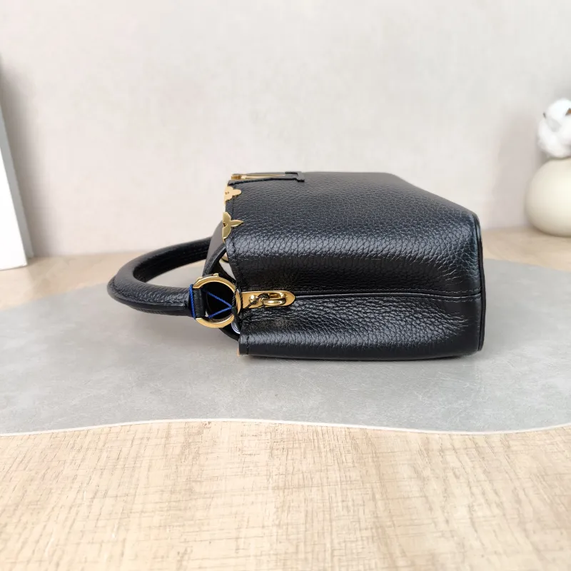 Louis Vuitton Crossbody Bag Capucines Black · Calfskin Mini 21 × 8 × 14 cm — detail view 8 of 13
