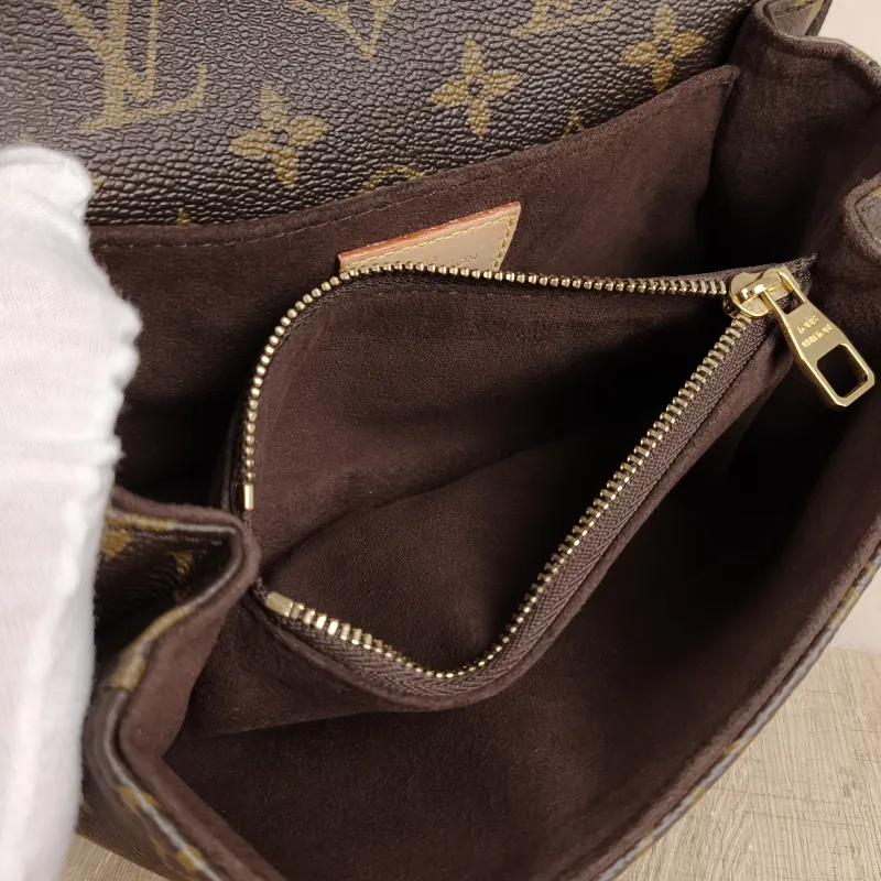 Louis Vuitton Crossbody Bag Pochette Métis East West Monogram PVC Small21.5 × 6 × 13.5 cm — detail view 13 of 13