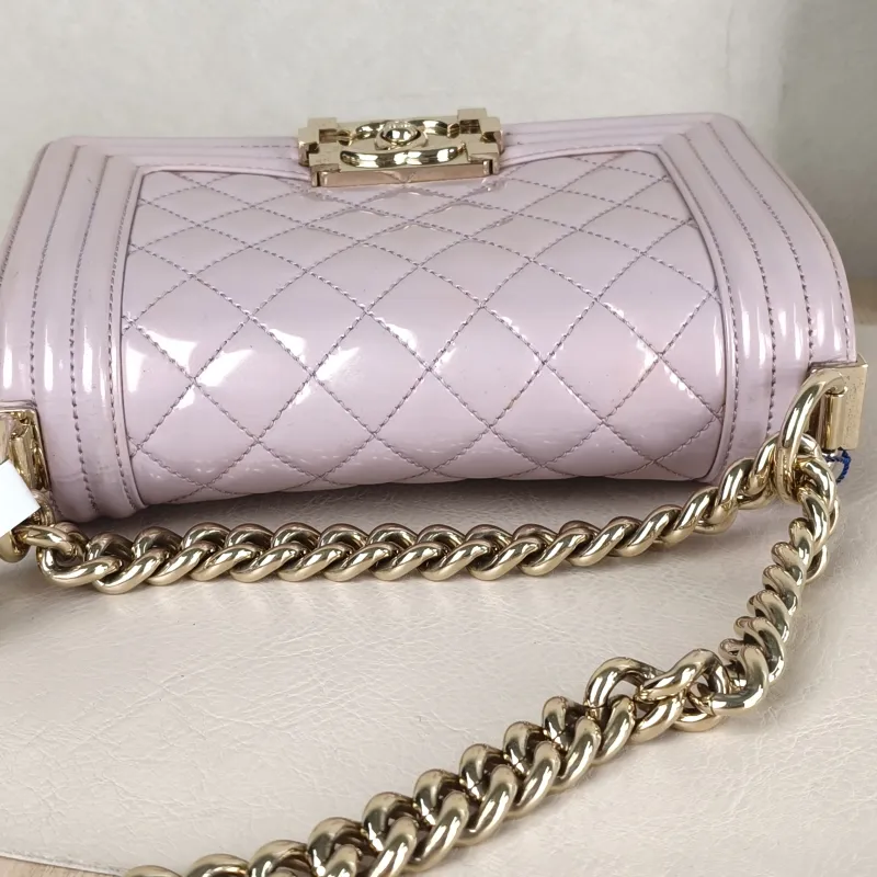 Chanel Crossbody Bag Le Boy​ Patent Leather Small20.5 × 8.5 × 12 cm — detail view 3 of 15