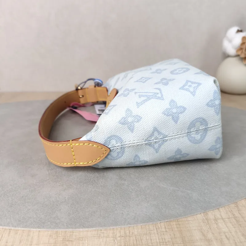 Louis Vuitton Shoulder Bag Pochette Hills Blue PVC One Size 18.5 × 6.5 × 11 cm — detail view 12 of 14