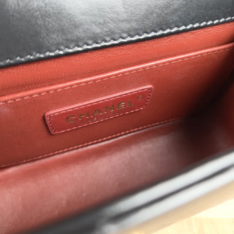 Chanel Crossbody Bag Black Calfskin Small 19 × 8 × 12 cm — detail view 4 of 12