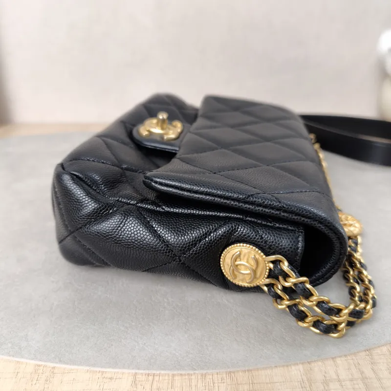 Chanel Crossbody Bag22a Black Grained Calfskin One Size20 × 6 × 15 cm — detail view 12 of 16