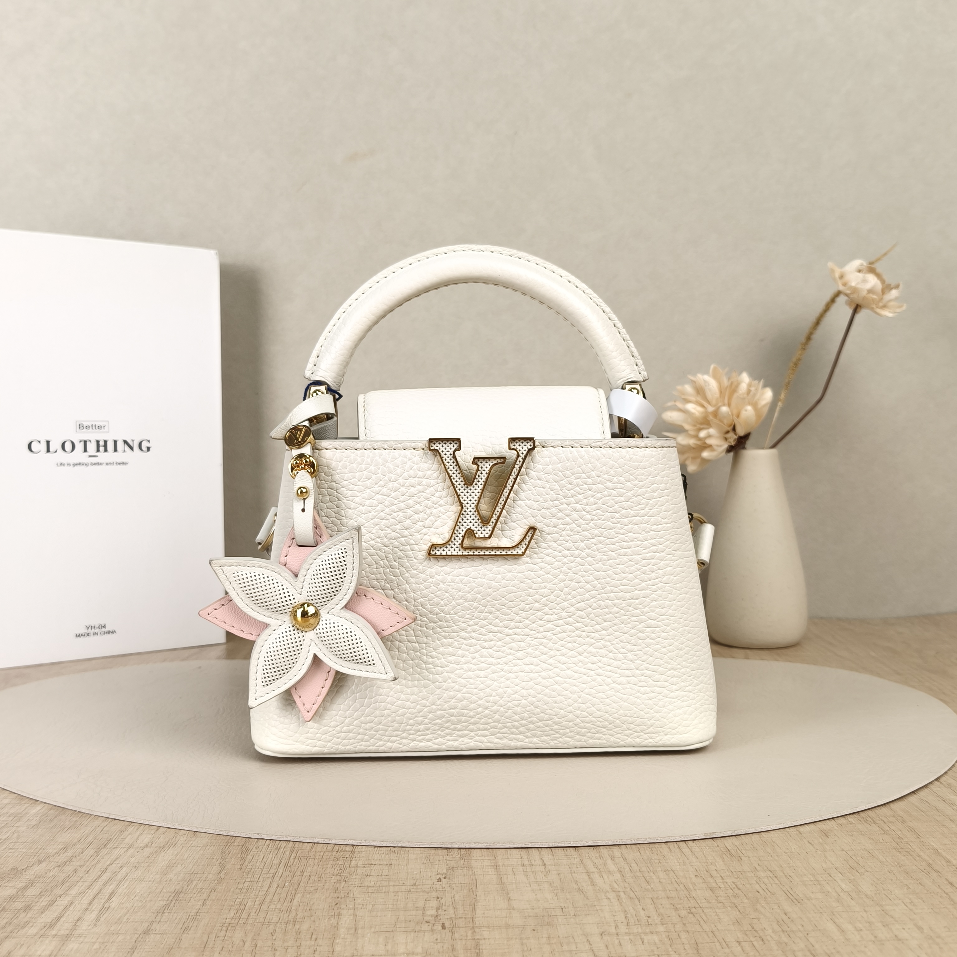 Louis Vuitton Crossbody Bag Capucines White Calfskinmini21 × 8 × 14 cm