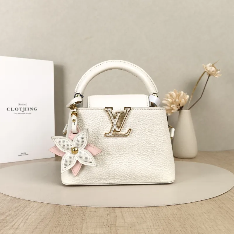 Louis Vuitton Crossbody Bag Capucines White Calfskinmini21 × 8 × 14 cm