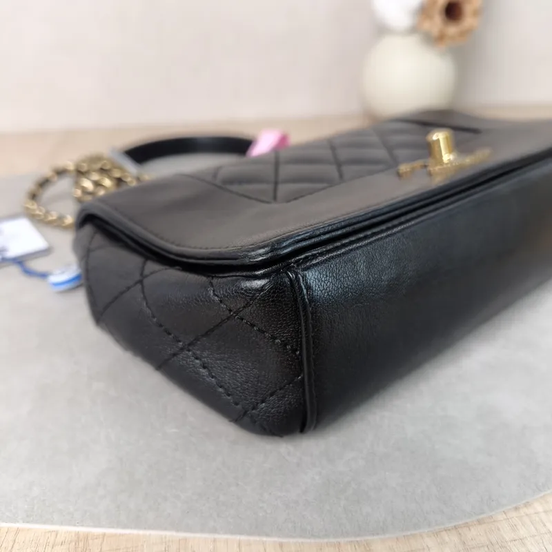 Chanel Crossbody Bag Crossbody Bag Black Calfskin One Size 21 × 5 × 13 cm 23 — detail view 8 of 12