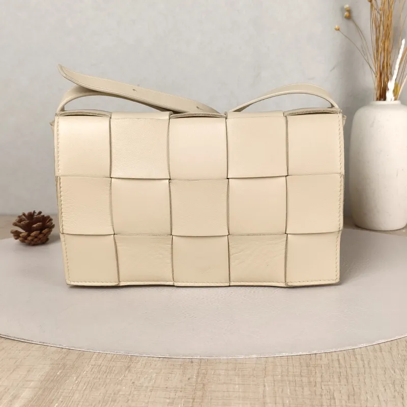 Bottega Veneta Crossbody Bag Cassette Woven Beige Lambskin Medium 23 × 5 × 15 cm