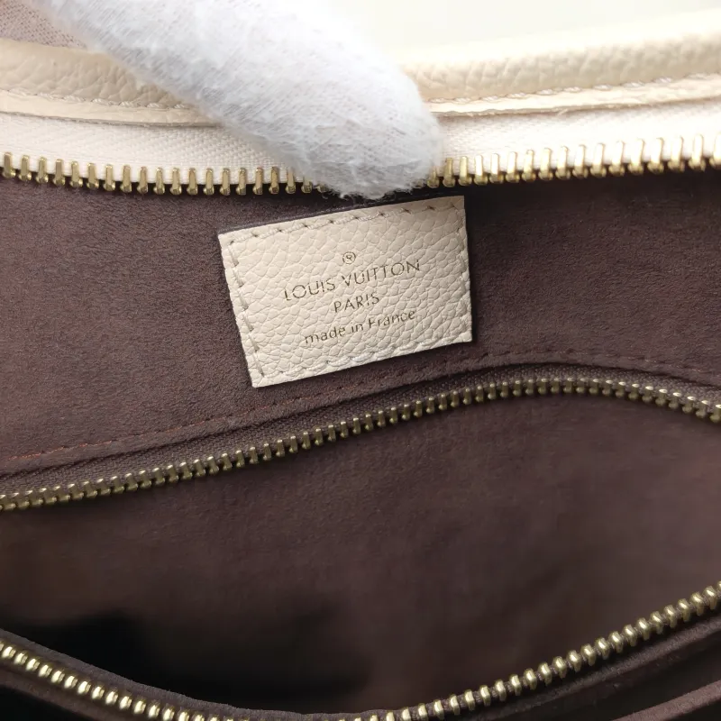 Louis Vuitton Crossbody Bag Carryall White Calfskin Small 29.5 × 12 × 24 cm — detail view 8 of 12