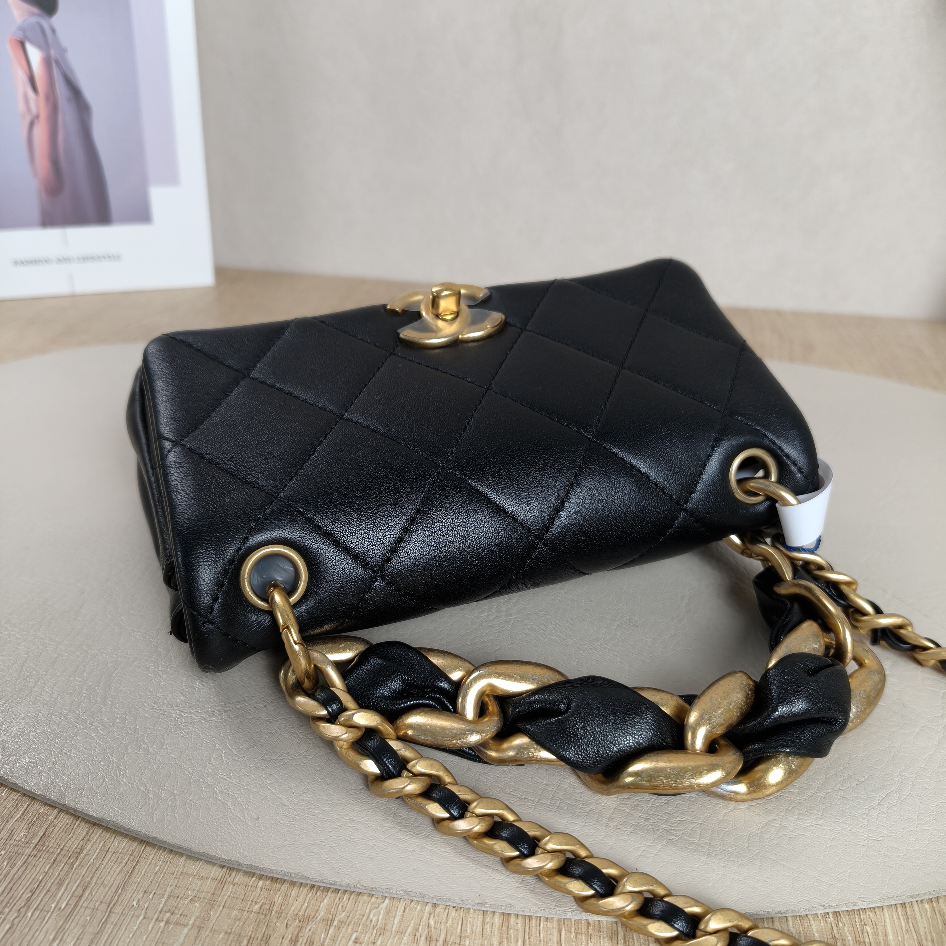 Chanel Crossbody Bagcf Collection Crossbody Bag Black Calfskin One Size18 × 5 × 12 cm — cover view 6 of 12