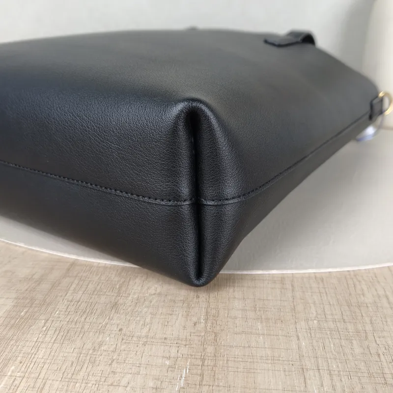 SAINT LAURENT Top Handle Bag SHOPPING Shopping Tote Edition Black Calfskinmini25 × 8 × 28 cm — detail view 11 of 11