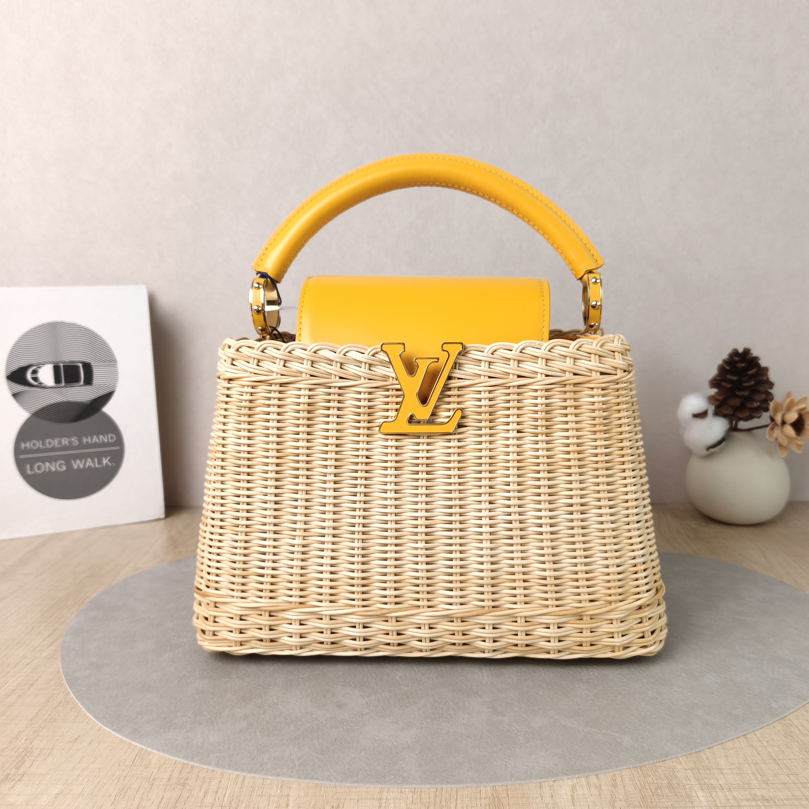 Louis Vuitton Top Handle Bag Capucines Yellow · Calfskin BB27 × 14 × 17.5 cm