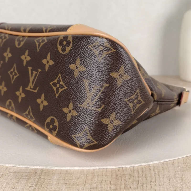 Louis Vuitton Crossbody Bag Boulogne PVC Small 26 × 9.5 × 16 cm — detail view 5 of 10