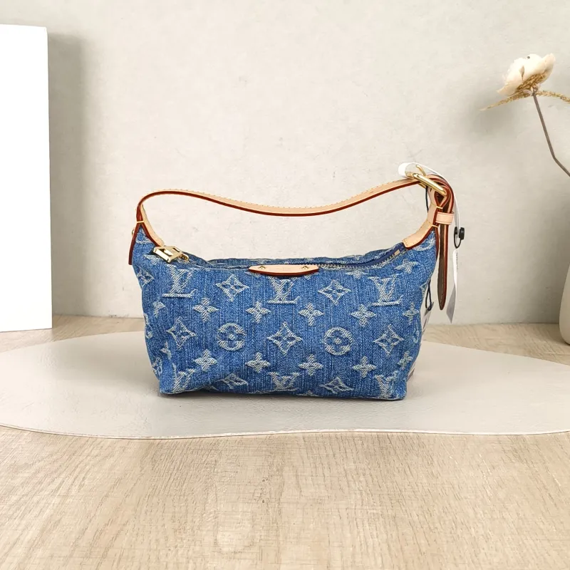 Louis Vuitton Shoulder Bag Pochette Hills Blue One Size18.5 × 6.5 × 11 cm