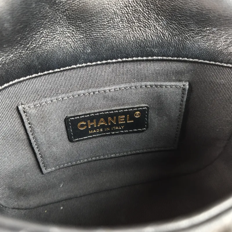 Chanel Crossbody Bag Crossbody Bag Black with Gold-Tone Hardware Lambskin One Size 18 × 5 × 15 cm — detail view 8 of 12