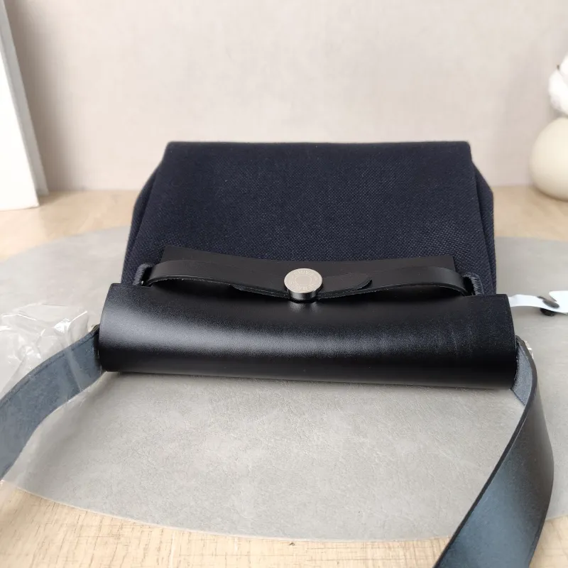 Hermès Crossbody Bag Herbag Zip 20 Black Canvas Mini 20.5 × 7 × 16.5 cm G — detail view 4 of 15