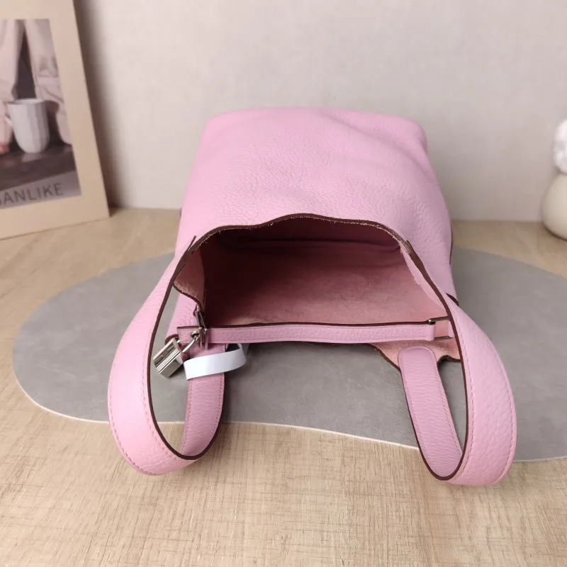 Hermès Top Handle Bag Picotin Lock 18 18 X9Mauve Sylvestre Taurillon Clemence TC Calfskin Small 18 × 13 × 18 cm Z — detail view 2 of 12