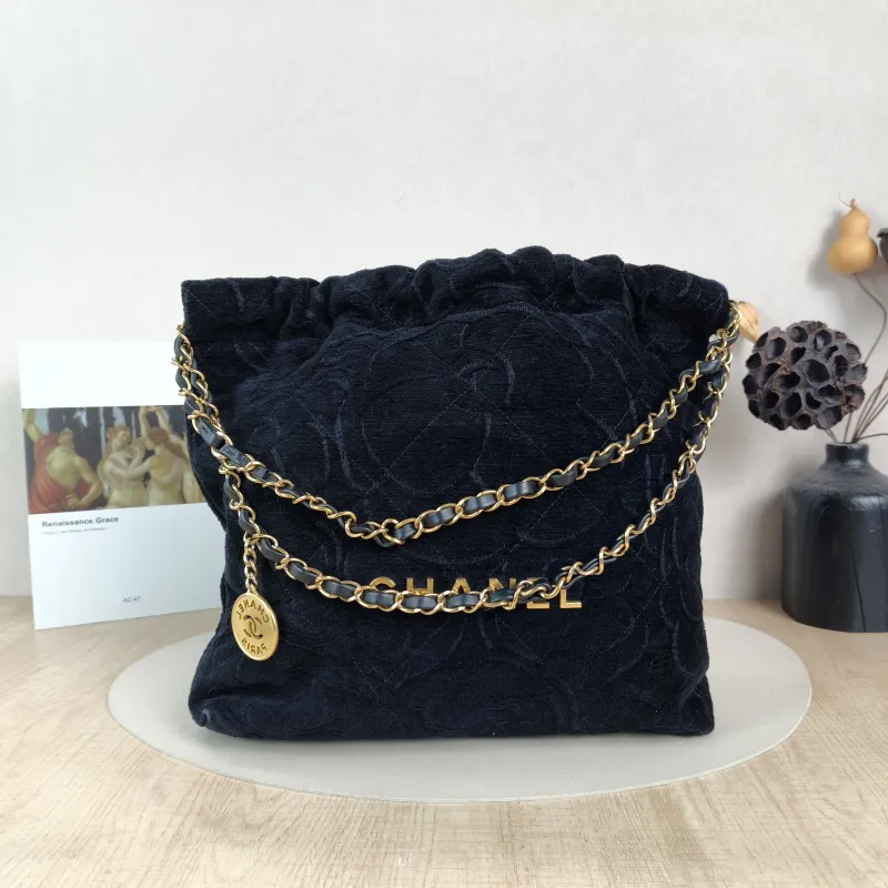 Chanel Shoulder Bag22Bag Black Small35 × 7 × 37 cm