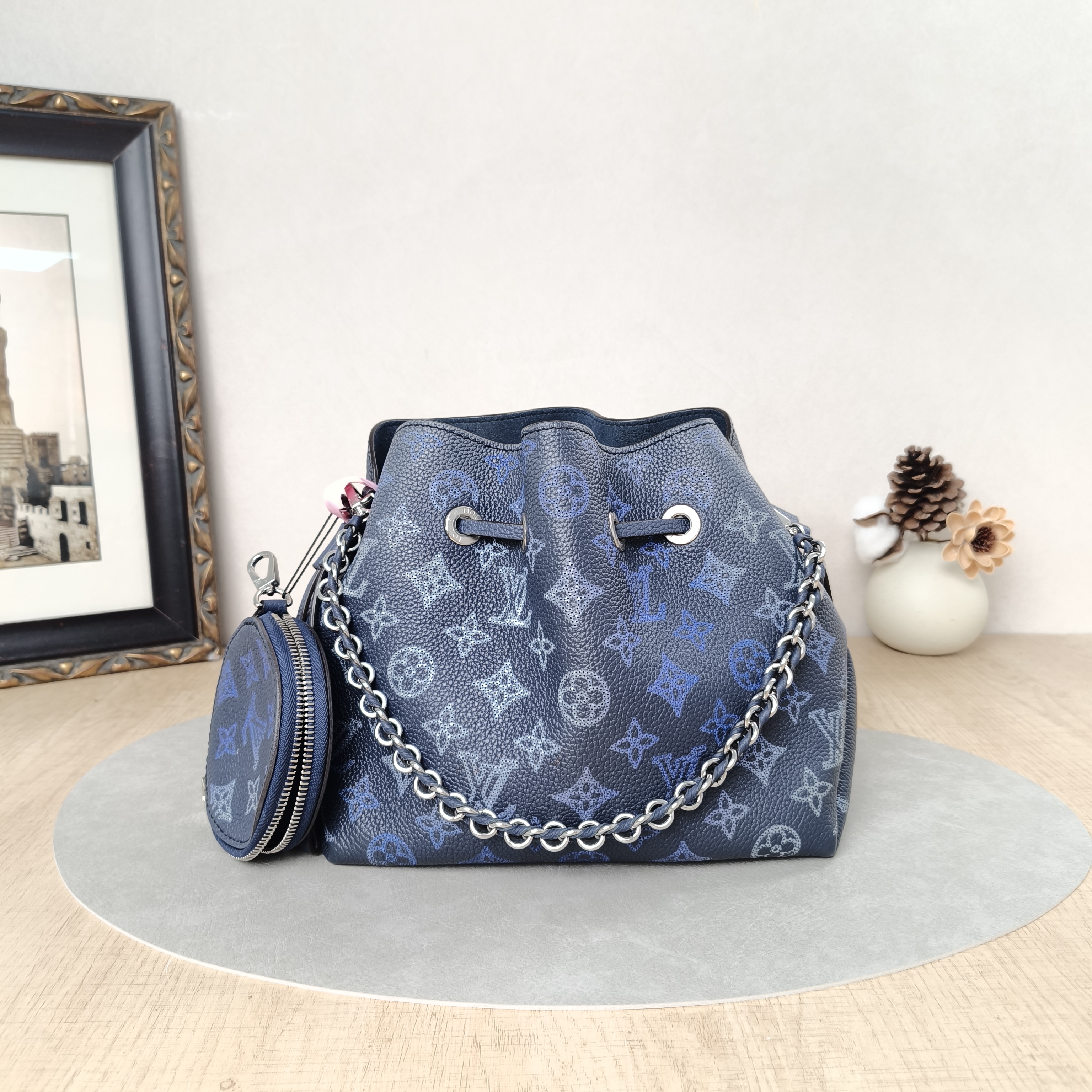 Louis Vuitton Crossbody Bag BELLA · Calfskin One Size22 × 14 × 19 cm