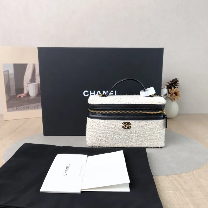 Chanel Crossbody Bag coco-beach Collection lp White Black One Size 19.5 × 5 × 17 cm — cover view 4 of 6