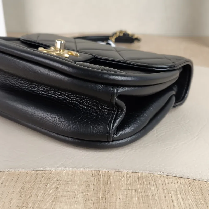 Chanel Crossbody Bag Crossbody Bag Black Calfskin One Size18.5 × 7 × 13 cm — detail view 1 of 11