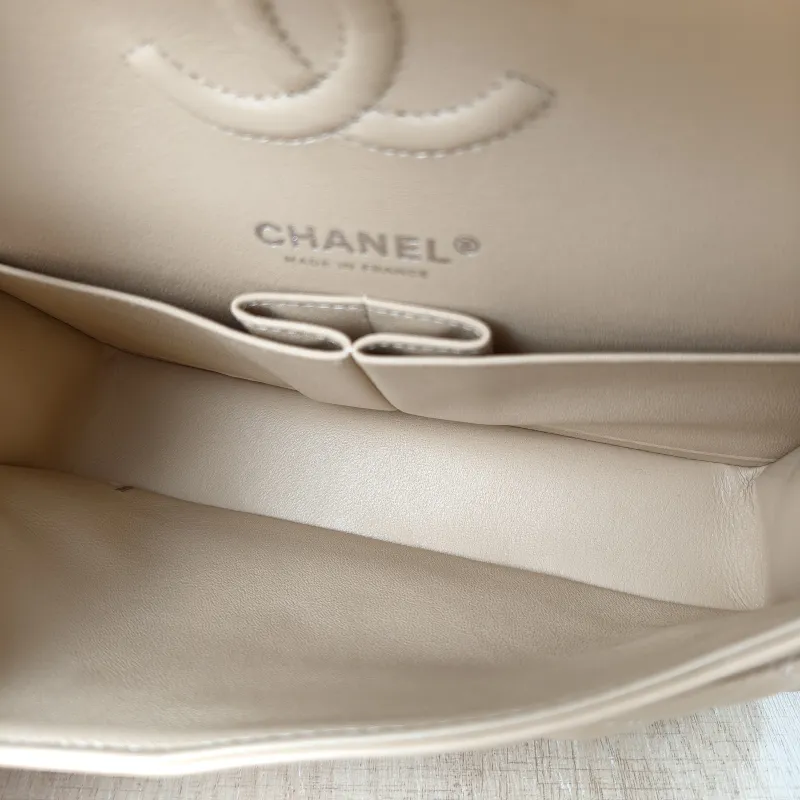 Chanel Crossbody Bag Classic Flap CF Beige Lambskin Small 23 × 6 × 14.5 cm 31 — detail view 14 of 16