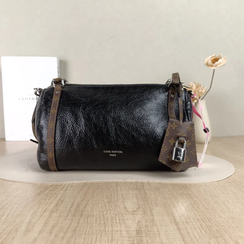 Louis Vuitton Shoulder Bag EXPRESS Shoulder Bag Black Waxed Leather Small26 × 13.5 × 17 cm