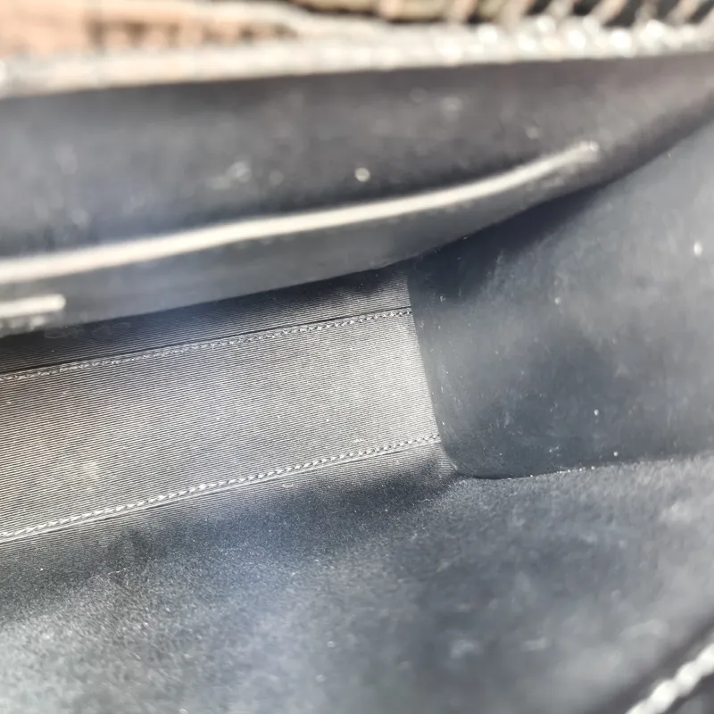 SAINT LAURENT Shoulder Bag MANHATTAN Black Calfskin Medium29 × 7.5 × 20 cm — detail view 13 of 15