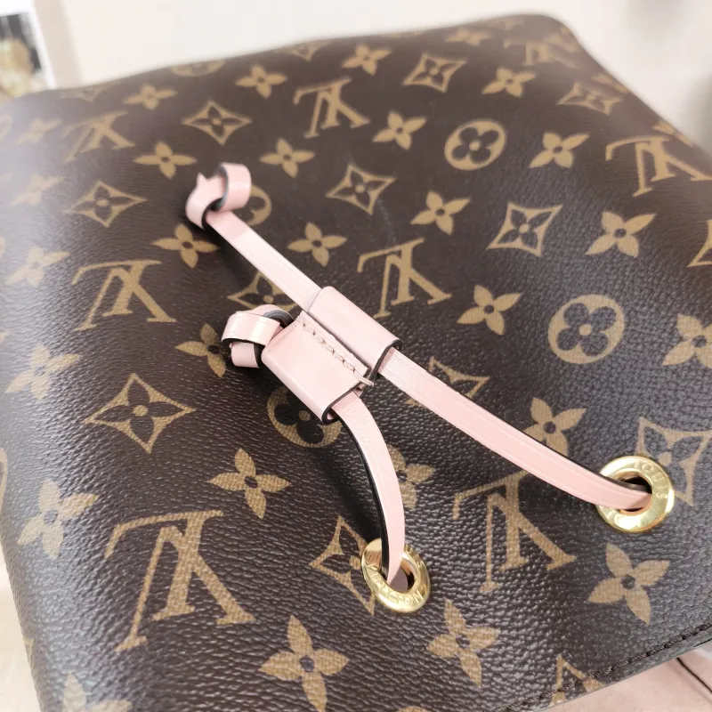 Louis Vuitton Shoulder Bag NÉONOÉ Bucket Bag PVC Medium 26 × 17.5 × 26 cm — detail view 7 of 10