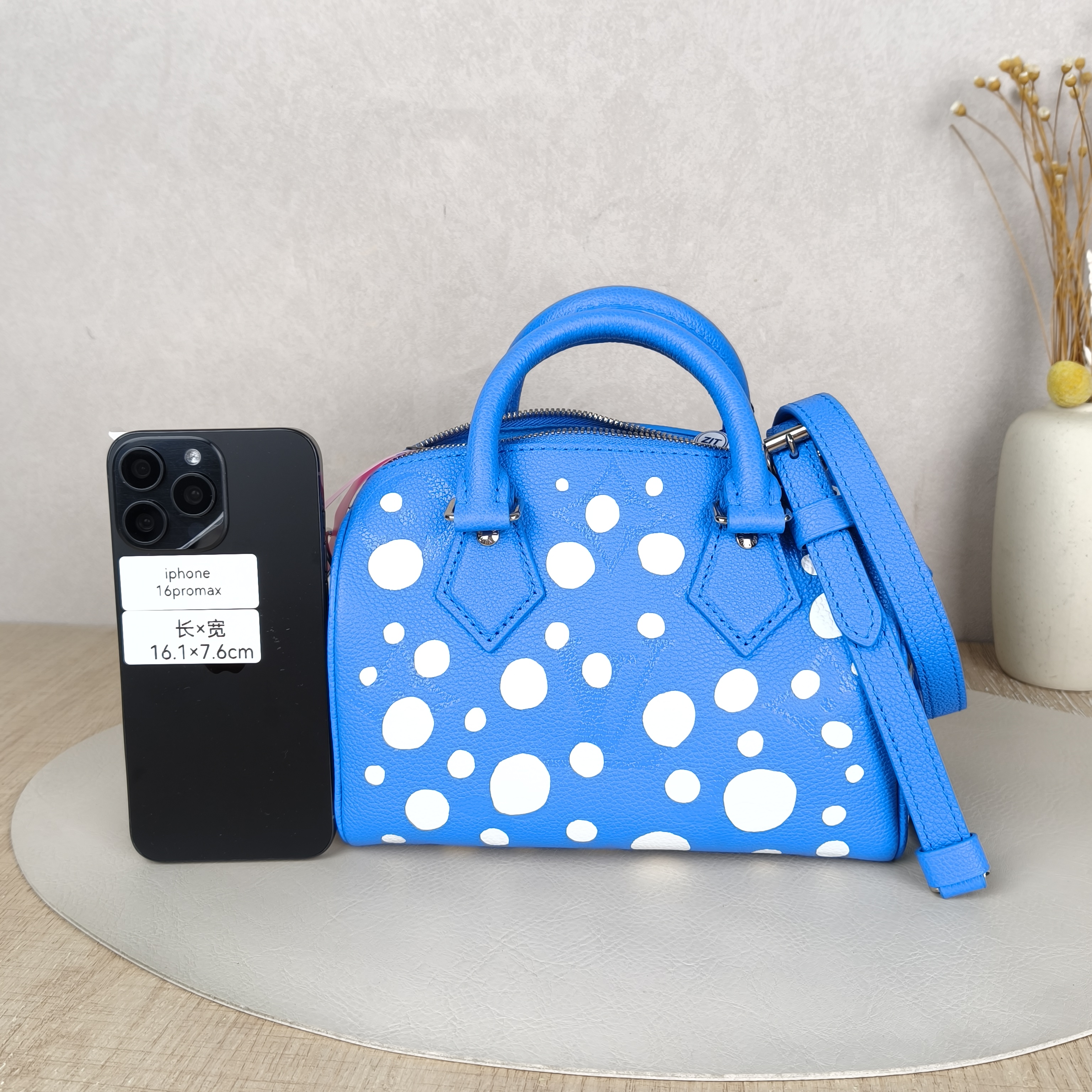 Louis Vuitton Crossbody Bag Speedy20 - Calfskin Small20.5 × 12 × 13.5 cm — cover view 3 of 10