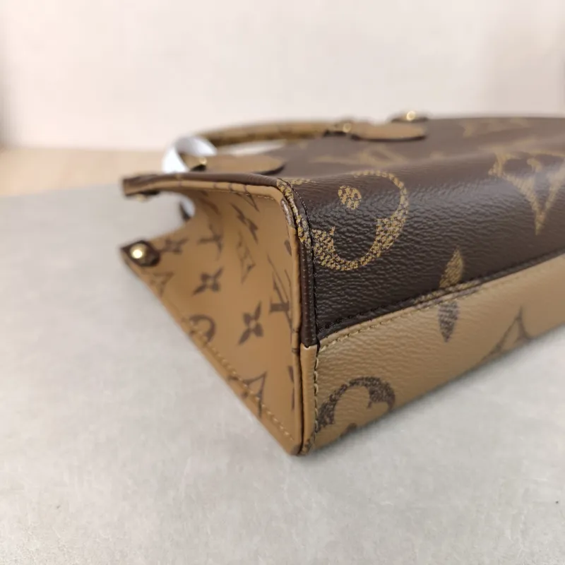 Louis Vuitton Crossbody Bag Onthego BB Monogram PVC BB 18 × 8.5 × 15 cm — detail view 10 of 14