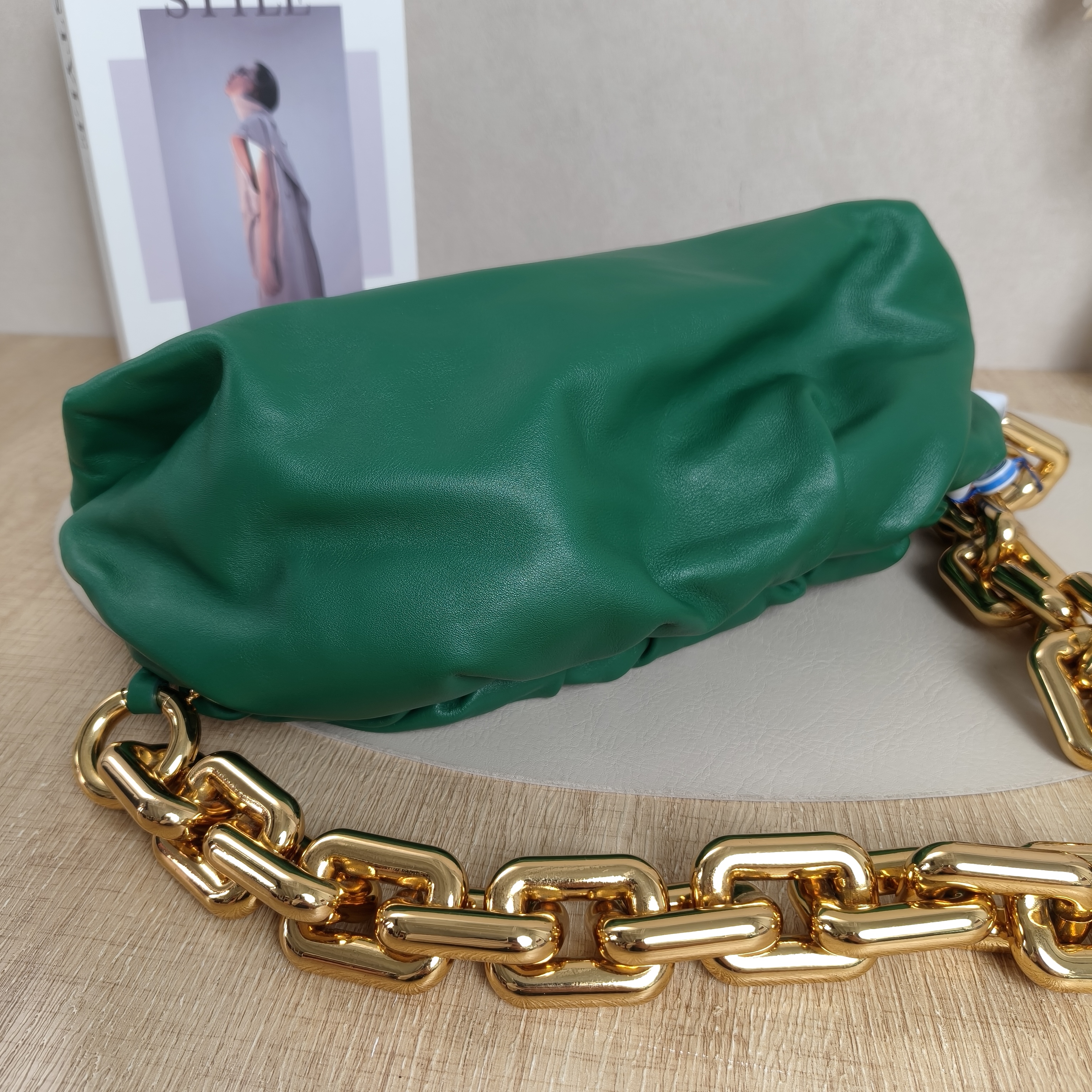 Bottega Veneta Shoulder Bag The Chain Pouch Green Calfskin One Size30 × 8 × 15 cm — cover view 9 of 10