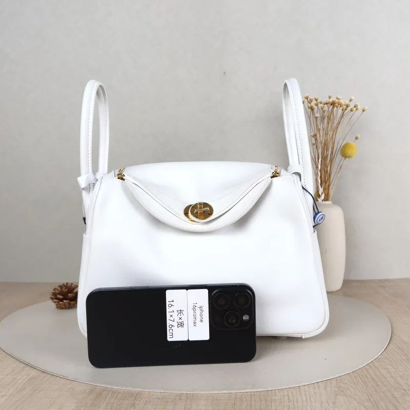 Hermès Crossbody Bag Lindy 2601White Evercolor Calfskin Small26 × 12 × 18 cm — cover view 4 of 6