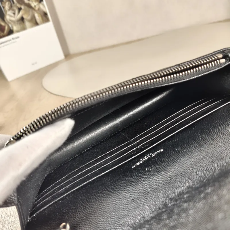 SAINT LAURENT Crossbody Bag CASSANDRE ENVELOPE Black Calfskin One Size 19 × 3.5 × 12.5 cm — detail view 5 of 11
