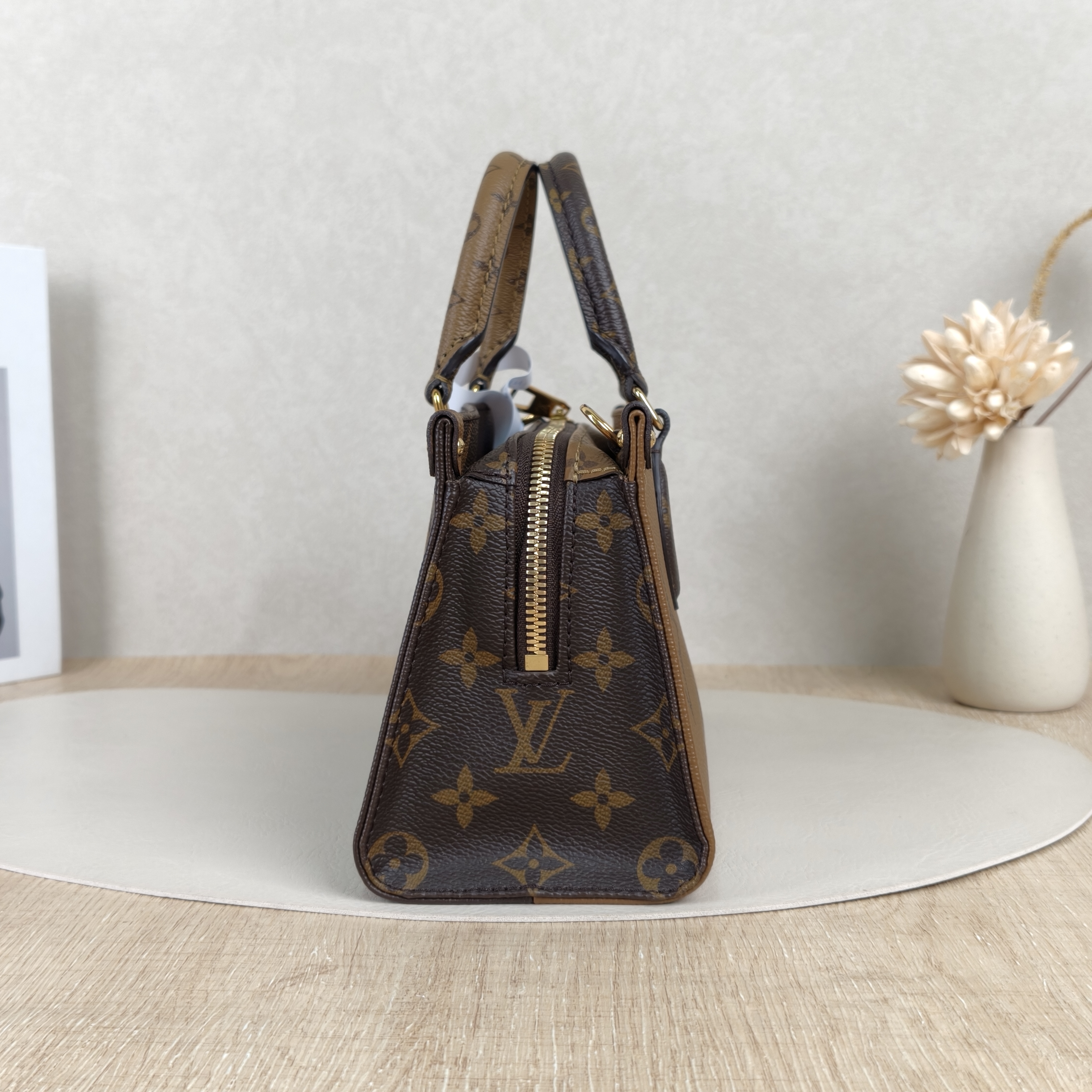 Louis Vuitton Crossbody Bag Onthego East West Monogram PVC Small25 × 10 × 13 cm — cover view 4 of 8