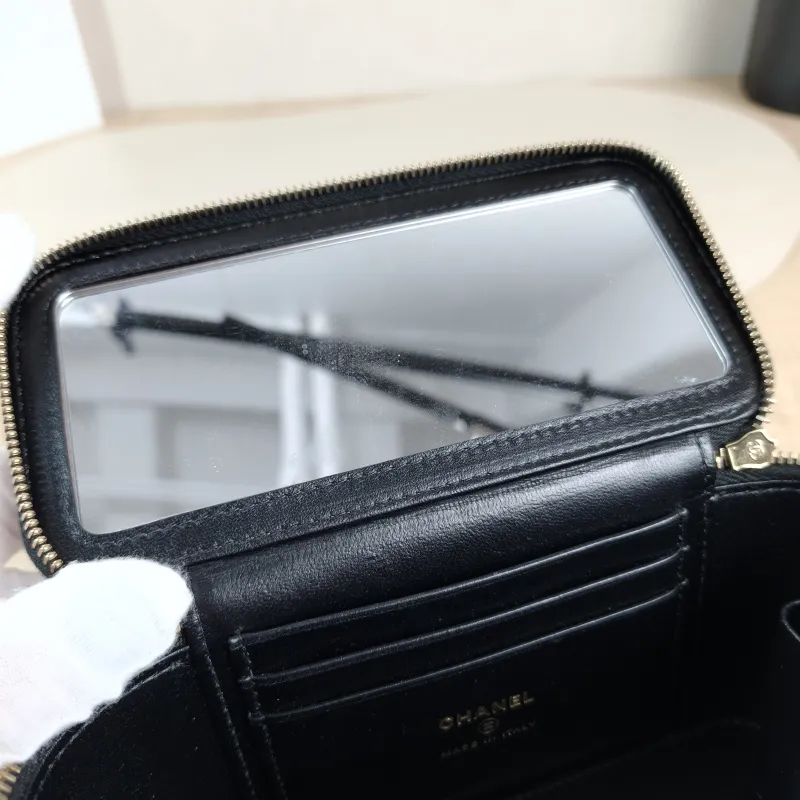 Chanel Crossbody Bag Edition Black with Gold-Tone Hardware Lambskin Mini 16 × 8 × 9.5 cm — detail view 2 of 14