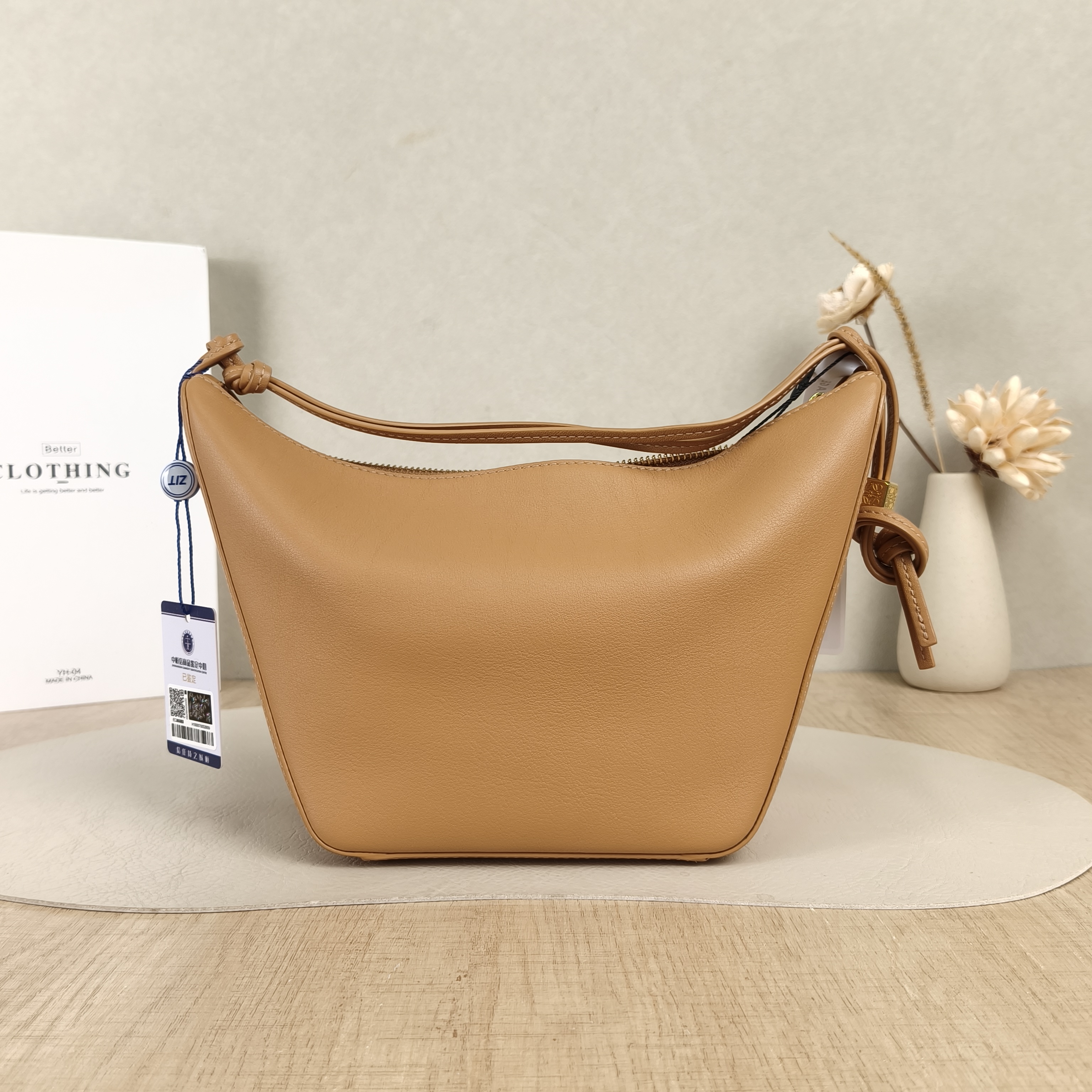 LOEWE Shoulder Bag Hammock hobo Calfskinmini28 × 9.5 × 17 cm