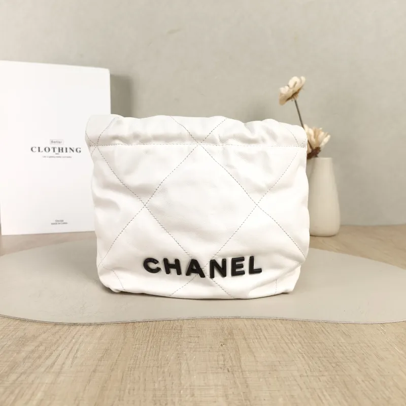 Chanel Shoulder Bag22Bag White CC alfskinmini20 × 6 × 19 cm