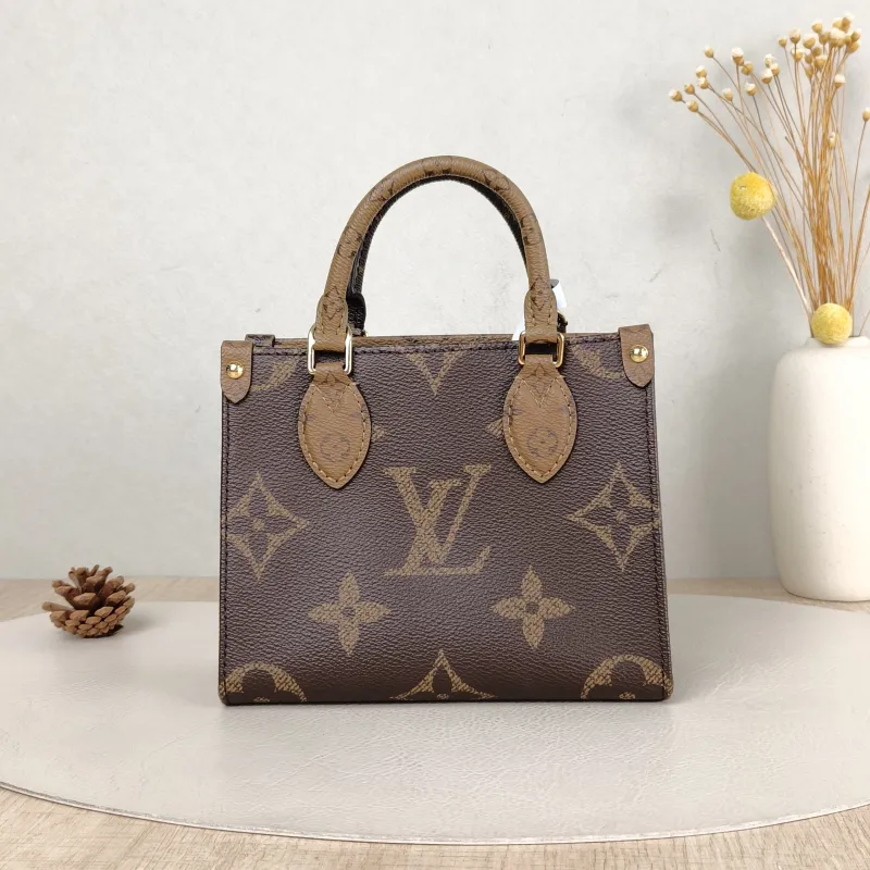 Louis Vuitton Crossbody Bag Onthego BB Monogram PVC BB 18 × 8.5 × 15 cm