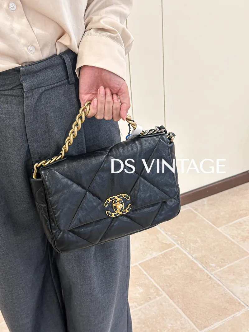 Chanel Crossbody Bag19Bag Black SL ambskin Small26 × 9 × 16 cm — on-model view 3 of 3