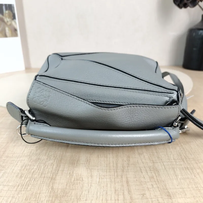 LOEWE Crossbody Bag Puzzle Grey Calfskin Mini 18 × 8 × 12.5 cm — detail view 11 of 11