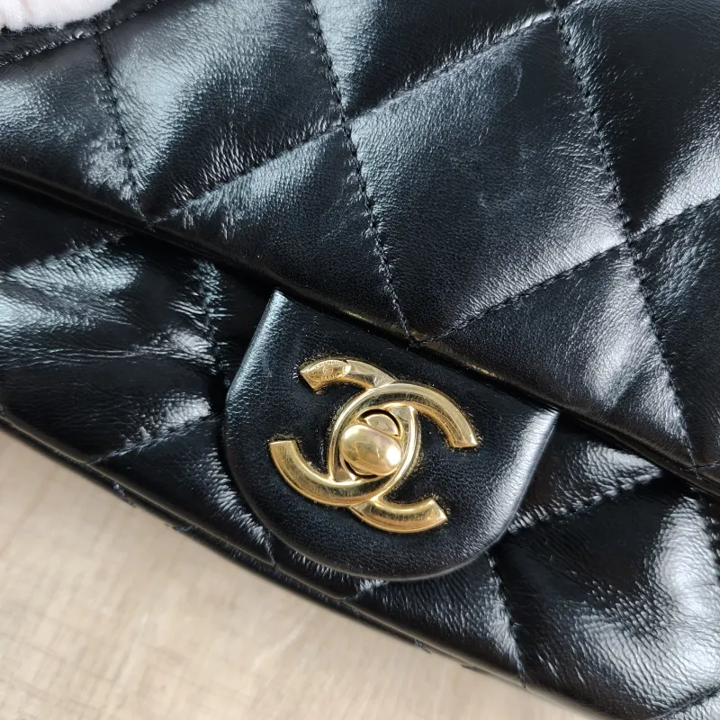 Chanel Crossbody Bag 24b Black Lambskin Mini 19 × 8.5 × 14 cm — detail view 5 of 13