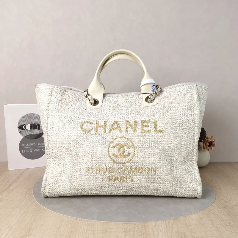 Chanel Shoulder Bag White Gold One Size39 × 19 × 29 cm