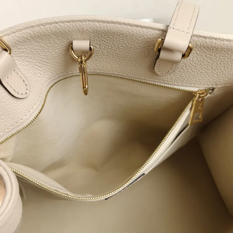 Louis Vuitton Shoulder Bag Onthego Medium White Monogram Empreinte Embossed Calfskin Medium 35 × 14 × 27 cm — detail view 3 of 10