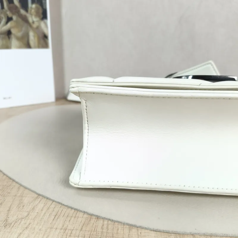 DIOR Crossbody Bag30Montaigne White Lambskin One Size25 × 8 × 15 cm — detail view 6 of 13