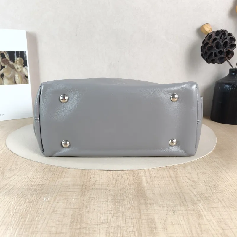 Louis Vuitton Crossbody Bag Carryall Cargo Vibe Grey SL ambskin Small 33.5 × 15 × 23 cm — cover view 3 of 5