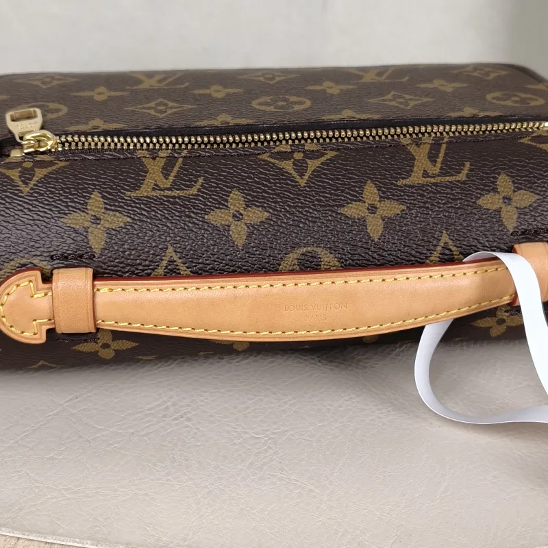 Louis Vuitton Crossbody Bag Pochette Métis East West Monogram PVC Small 21.5 × 6 × 13.5 cm — detail view 9 of 14